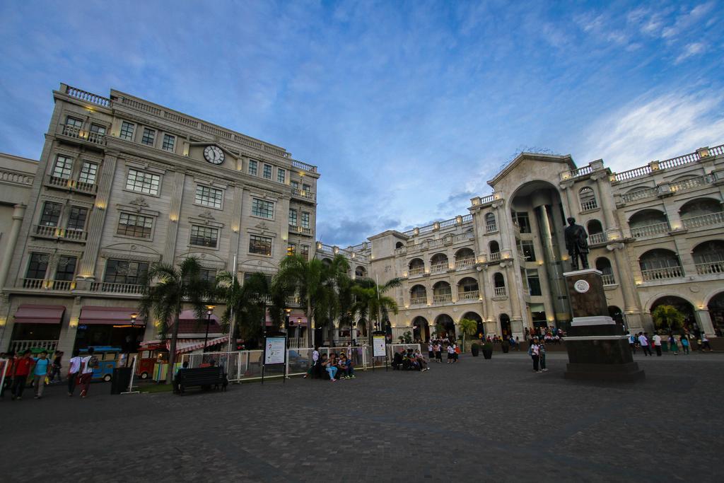 The Plaza Hotel Balanga City Eksteriør billede